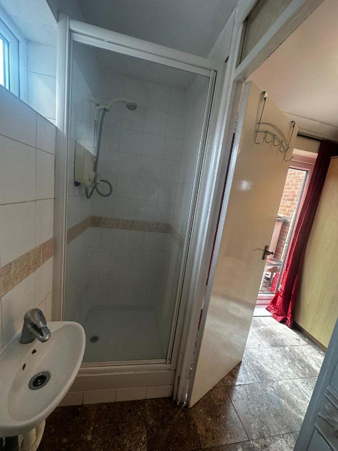 Heathrow28 Homestay *